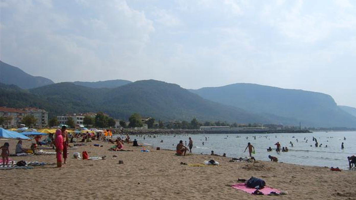 Cide’de Spor Yatırımları Hız Kazandı: Halı Saha, Stadyum ve Gençlik Merkezi Gündemde